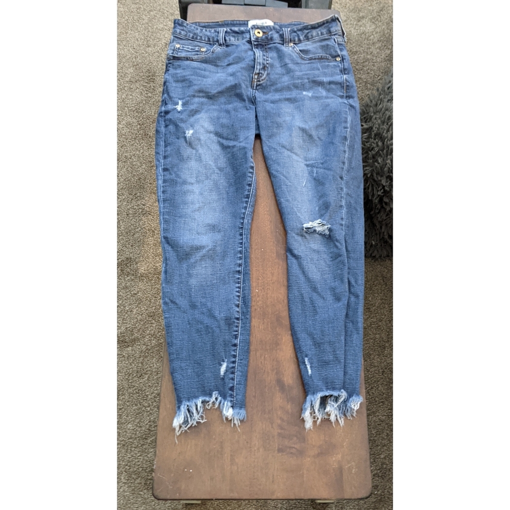 Distressed crop length jeans